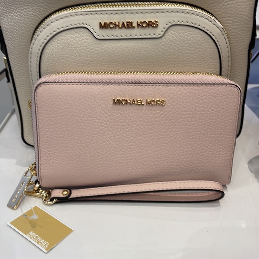 Michael Kors Jet Set Travel Large Flat Multifunction Phone Case Wristlet 
NWT - Picture 5 of 16